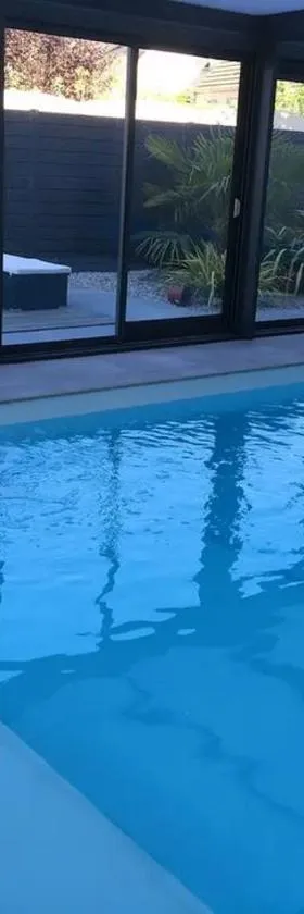 chambre d'hote dans villa avec piscine，位于Étival-lès-Le Mans的酒店