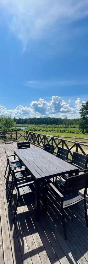Idylliskt hus med sjöutsikt.，位于东哈尔马的酒店