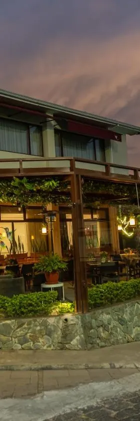 Quindeloma Art Hotel & Gallery，位于里奥班巴的酒店