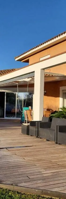 Grande villa entre mer et montagne，位于Bompas的酒店