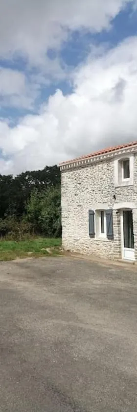 maison pleine de charme，位于Saint-Étienne-de-Mer-Morte的酒店