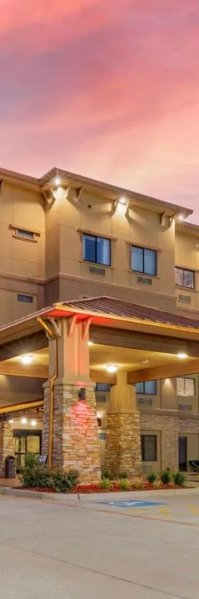 卡拉斯科贝斯特韦斯特PLUS酒店，位于Center的酒店