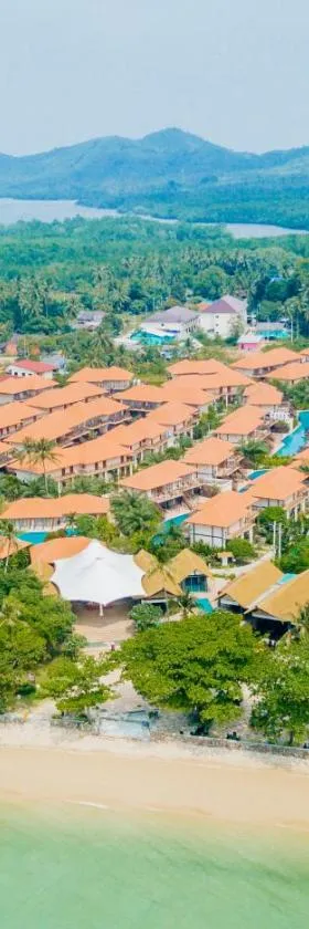 Blue Bay Resort - Access to Pool and Beach-Phuket & Krabi，位于瑶亚岛的酒店