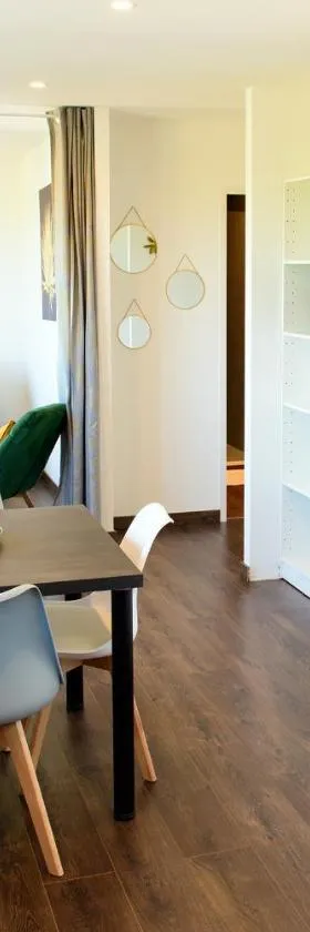 Le Forez Appartement 4 pers ou Studio 2 pers，位于Cuzieu的酒店