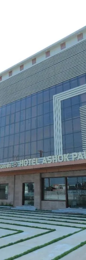 Hotel Ashok Palace，位于Karūr的酒店