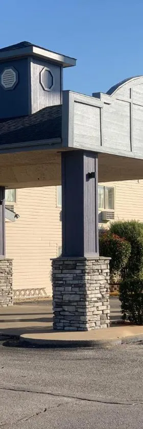 Brentwood Inn Clinton，位于克林顿的酒店