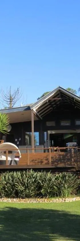 BELLINGEN CONVERTED CHURCH on the river (Pet Friendly)，位于贝林真的酒店