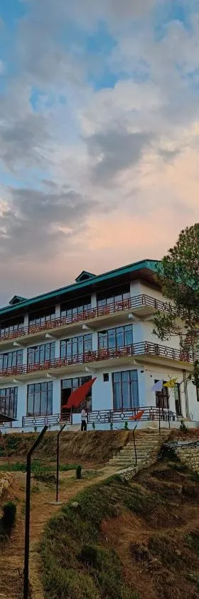Lap Of Himalayas Resort，位于考萨尼的酒店