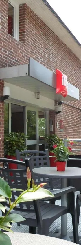 里斯堂德莫尼宜必思酒店，位于Fourmies的酒店