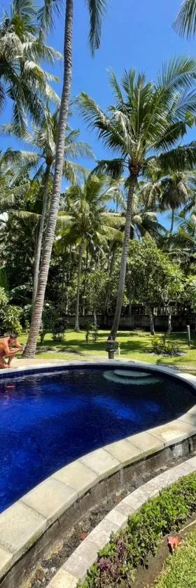 Bali Cottage Sambirenteng，位于布莱伦的酒店