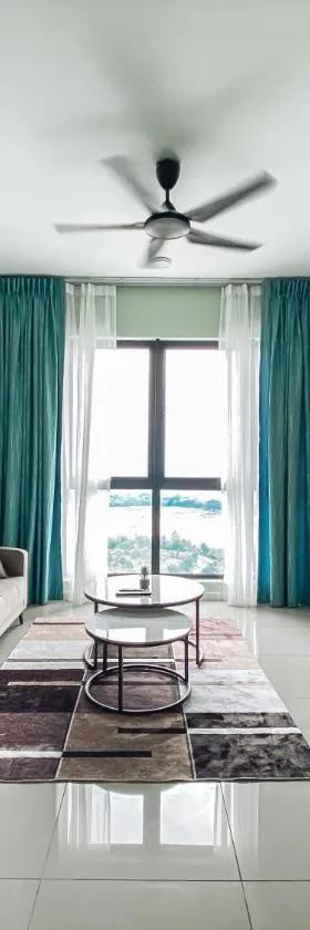 Family-Friendly 3-Bedroom Condo at IOI Resort City，位于Kampong Abu Bakar的酒店