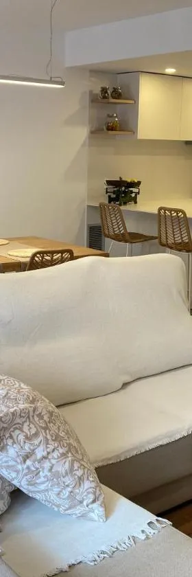 Apartamento céntrico, climatizado y totalmente equipado de 3 habitaciones para 6-7 personas，位于圣科洛马·德法尔的酒店
