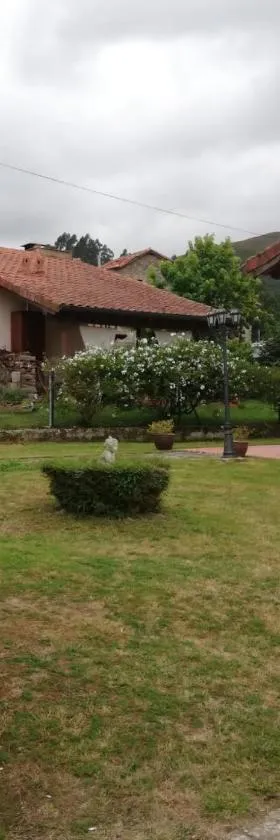 Acogedor chalet de TRES HABITACIONES en el Valle de Cabuérniga, ideal familias grupos y mascotas Somos PET FRIENDLY, ESTANCIA MINIMA DOS NOCHES，位于Lamiña的酒店