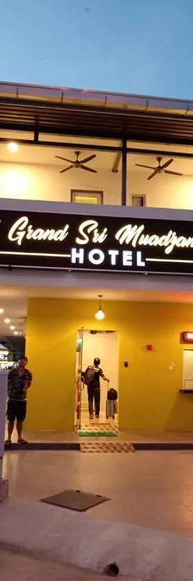 GRAND SRI MUADZAM HOTEL，位于Kampong Aur的酒店
