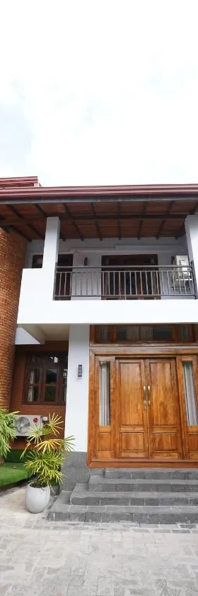 Jaruv Royal Residencies，位于Divulpitiya的酒店