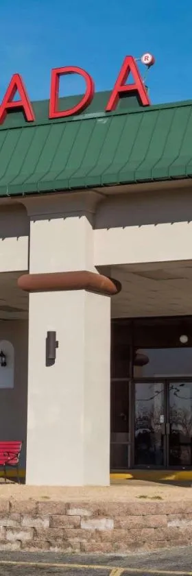 山居华美达酒店，位于芒廷霍姆的酒店