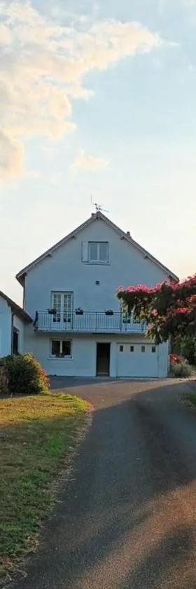 Au Nom des Dames, Maison et Table d'Hôtes, près de Chenonceau et du Zoo de Beauval，位于Faverolles-sur-Cher的酒店
