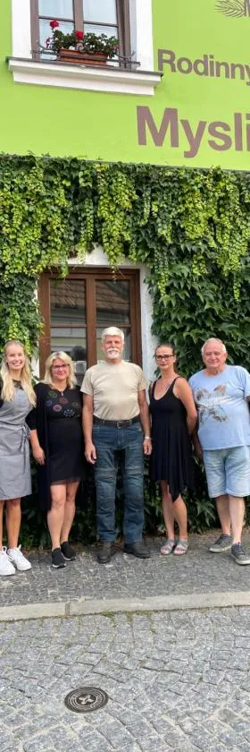 Rodinný hotel Myslivna，位于特热邦的酒店