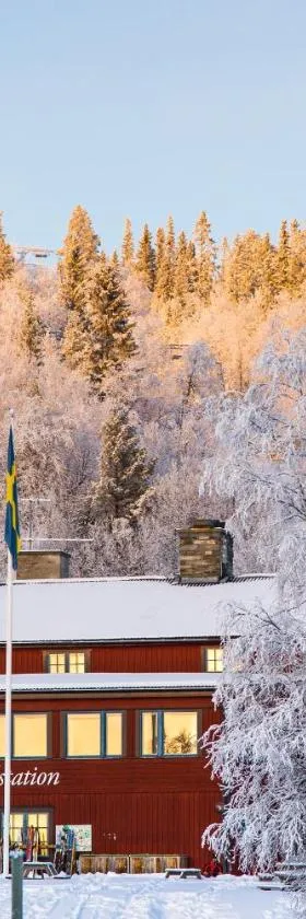 瓦拉达兰斯车站旅馆，位于Vålådalen的酒店
