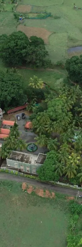 Kuttralam Resorts，位于库塔兰的酒店