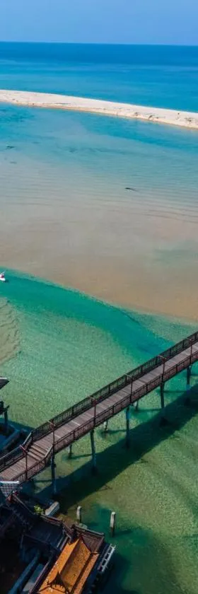 The Hotspring Beach Resort & Spa - SHA Extra Plus，位于纳泰海滩的酒店