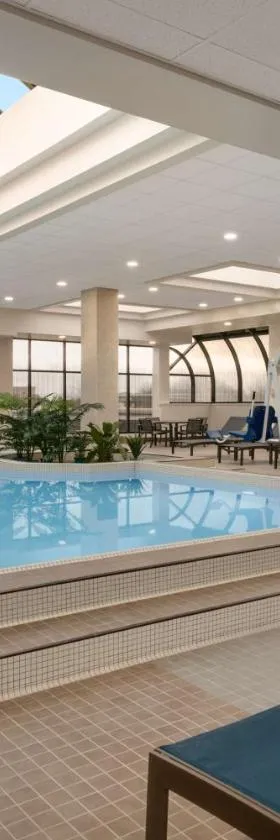 DoubleTree by Hilton Canton Downtown，位于坎顿的酒店