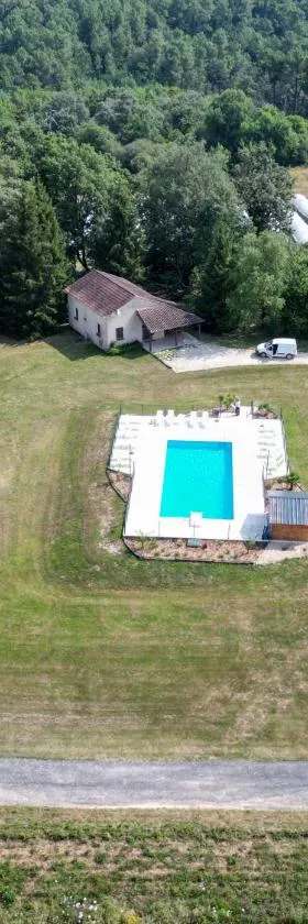 Séjour à la campagne dans un domaine de 4 gîtes，位于Boulazac的酒店