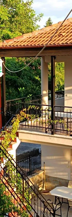 Πανδοχείο Λίμνης Πλαστήρα，位于Kastaniá的酒店