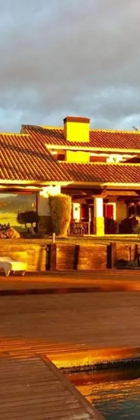 La Traviesa,Villa de Lujo de 500 m. en el Campo con Piscina，位于Campo Arcís的酒店