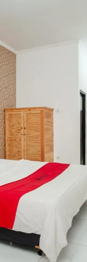 RedDoorz Syariah near Jatisampurna Hospital，位于贝克西的酒店