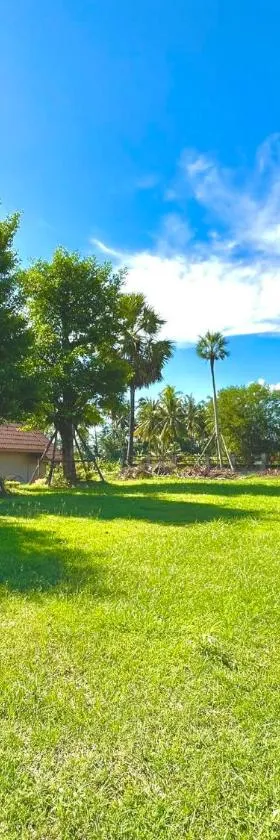 โรงแรมแสงทองรีสอร์ท，位于Ban Nam Mong的酒店