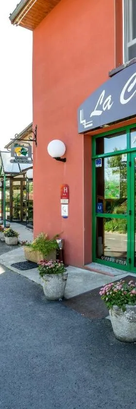 Hôtel Restaurant La Crèche et sa piscine intérieure - Logis Hôtels，位于拉尚内特的酒店