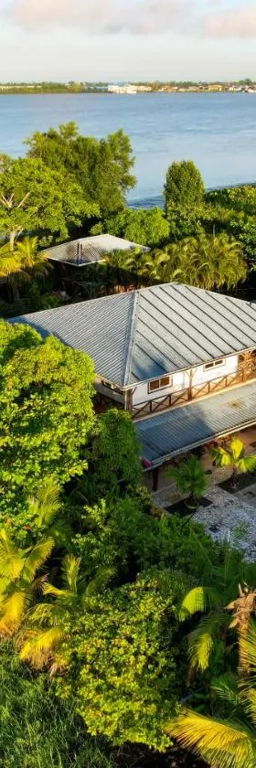 Sutopia Holiday Resort，位于帕拉马里博的酒店