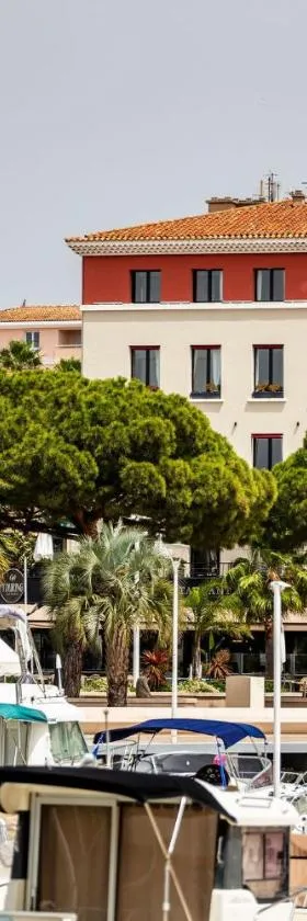 Hôtel Restaurant le Touring - Teritoria，位于圣拉斐尔的酒店