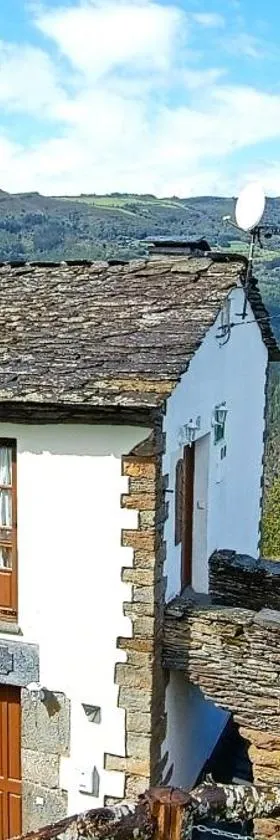 Apartamentos Rurales San Esteban de los Buitres - Illano，位于San Esteban的酒店