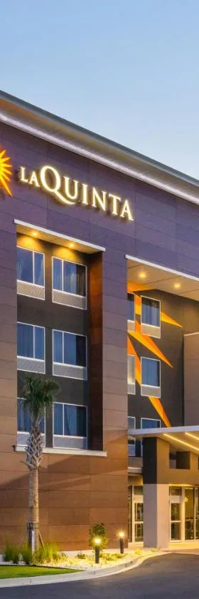 La Quinta Inn & Suites by Wyndham Valdosta，位于瓦尔多斯塔的酒店