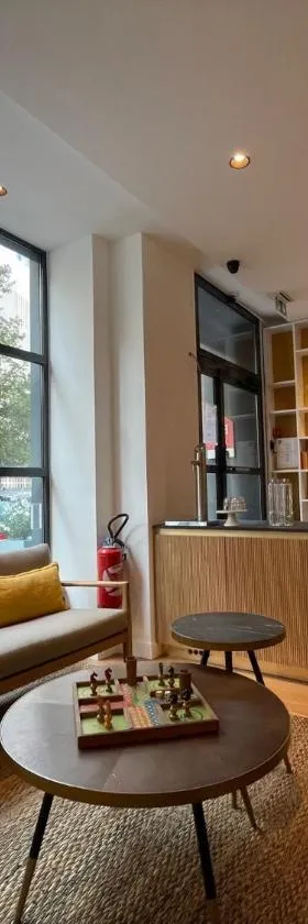 Parici Hôtel Boulogne Billancourt，位于布洛涅-比扬古的酒店