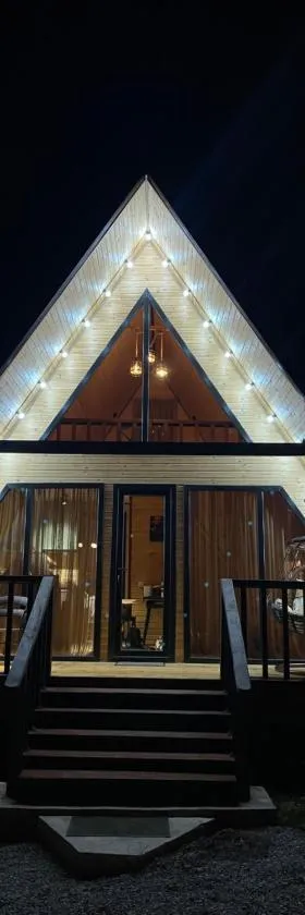 Agaruka Cabin Racha，位于安布罗劳里的酒店