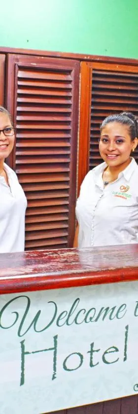 Hotel Plaza Cosiguina，位于奇南德加的酒店