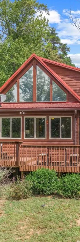 Luxury Cabin 45 Min to Asheville Hot Tub & Fire pit，位于马里昂的酒店