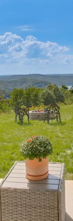 Dale Hollow Sunset Studio with Incredible Views!，位于Celina的酒店