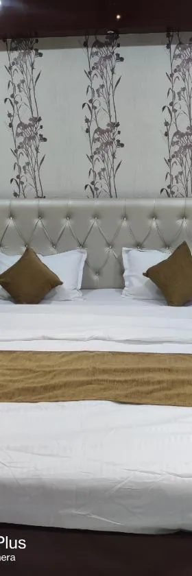 Hotel Praj Paradise，位于Brahmapur的酒店