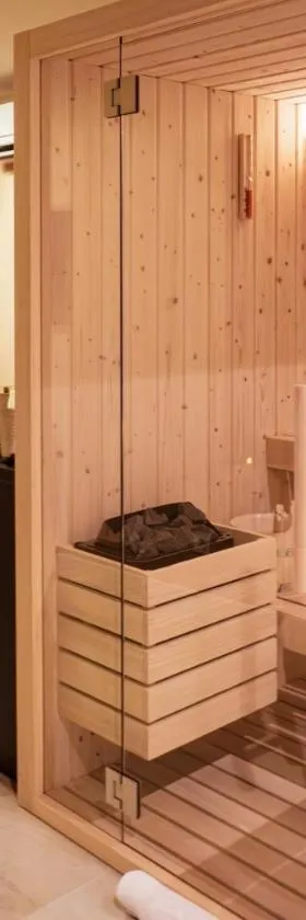 ELÉGANCE & SPA - chambre d'hôtes avec sauna et jacuzzi privatif，位于Montblanc的酒店