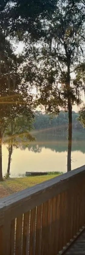 Hammock Lake House - 4BDR Lake Park Valdosta Area，位于莱克帕克的酒店