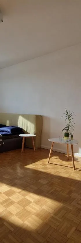 Big room with balcony in a shared apartment in the center of Kerava，位于凯拉瓦的酒店