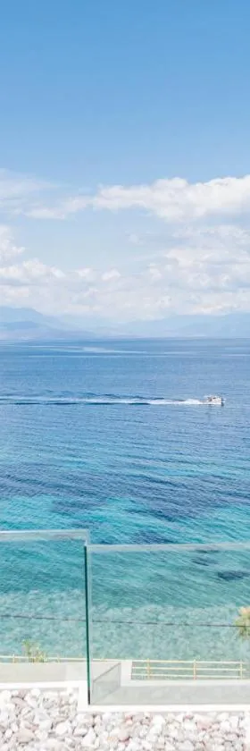 Alissachni SeaSide Hotel，位于泽尔韦尼翁的酒店