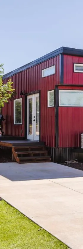 Ruby Red Tiny Home，位于Apple Valley的酒店