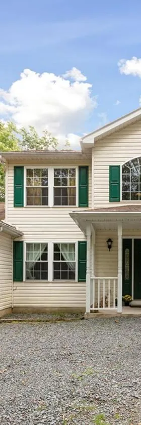 Spacious Home by Kalahari Waterpark, Camelback and Jim Thorpe, FREE EV Station，位于Albrightsville的酒店