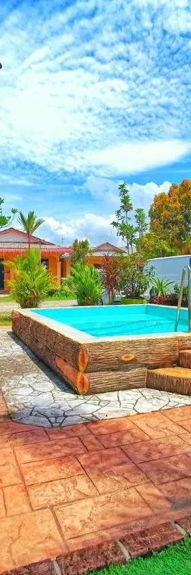 Chalet Yunie Marang by RVH，位于Kampong Ru Dua的酒店