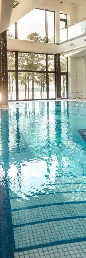 Pirat Hotel & SPA-hotel z basenem，位于奥尔什丁的酒店